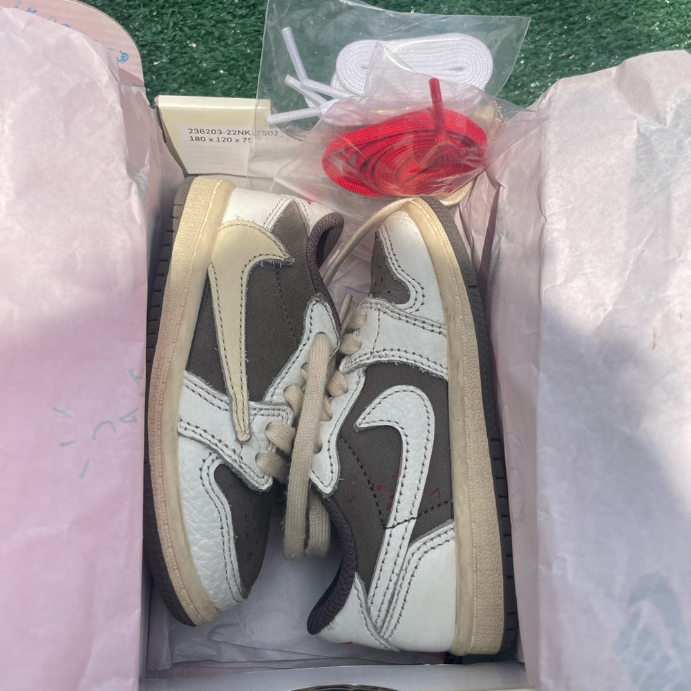 Travis Scott reverse mocha